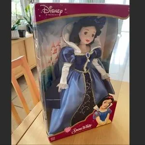 Disney Art Disney Snow White Porcelain Keepsake Doll 203
